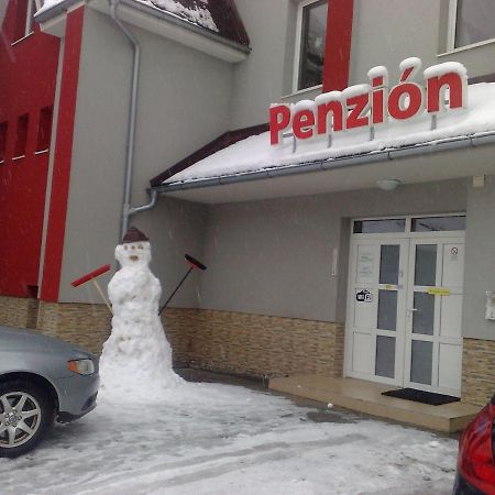 Guest House Penzion Fortuna Tvrdosin Esterno foto