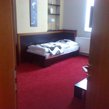 Guest House Penzion Fortuna Tvrdosin Esterno foto