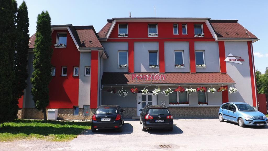 Guest House Penzion Fortuna Tvrdosin Esterno foto